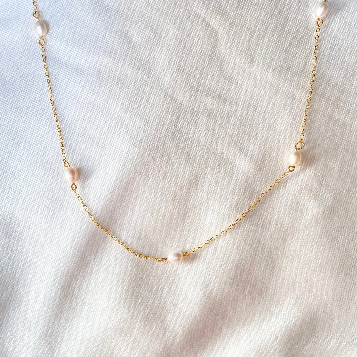 5 Pearl Necklace in Gold