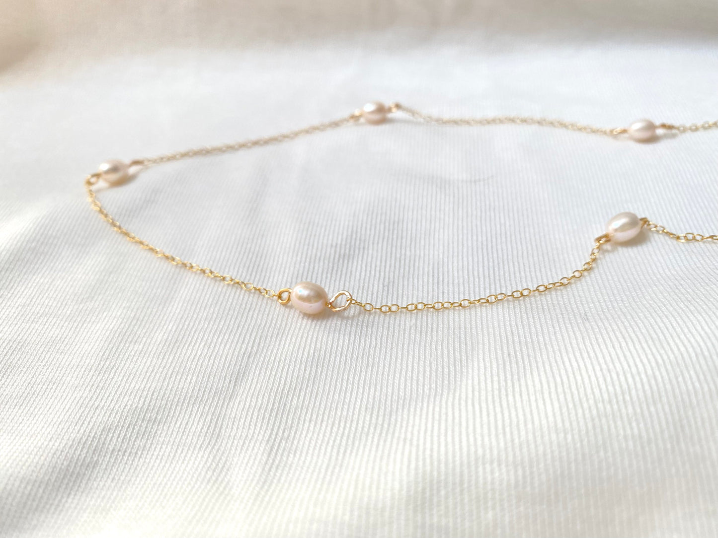 5 Pearl Necklace in Gold